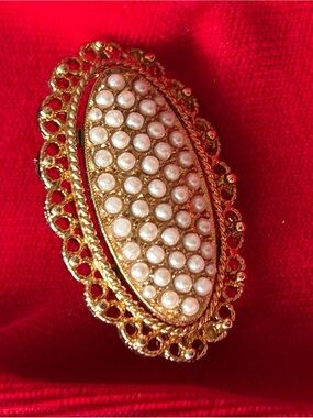 Classic Oval Brooch with Faux Pearls